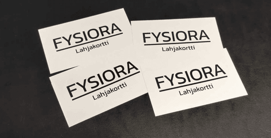 Hierontalahjakortti Tampere. Lahjakortteja pöydällä.