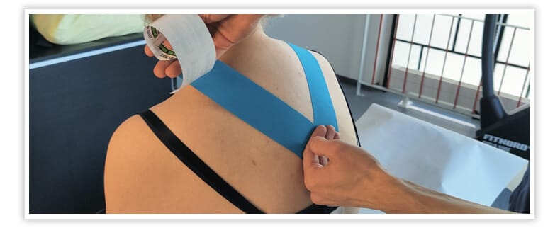 Kinesioteippaus urheiluhieronnan yhteydessä Fysiorassa Tampereella.